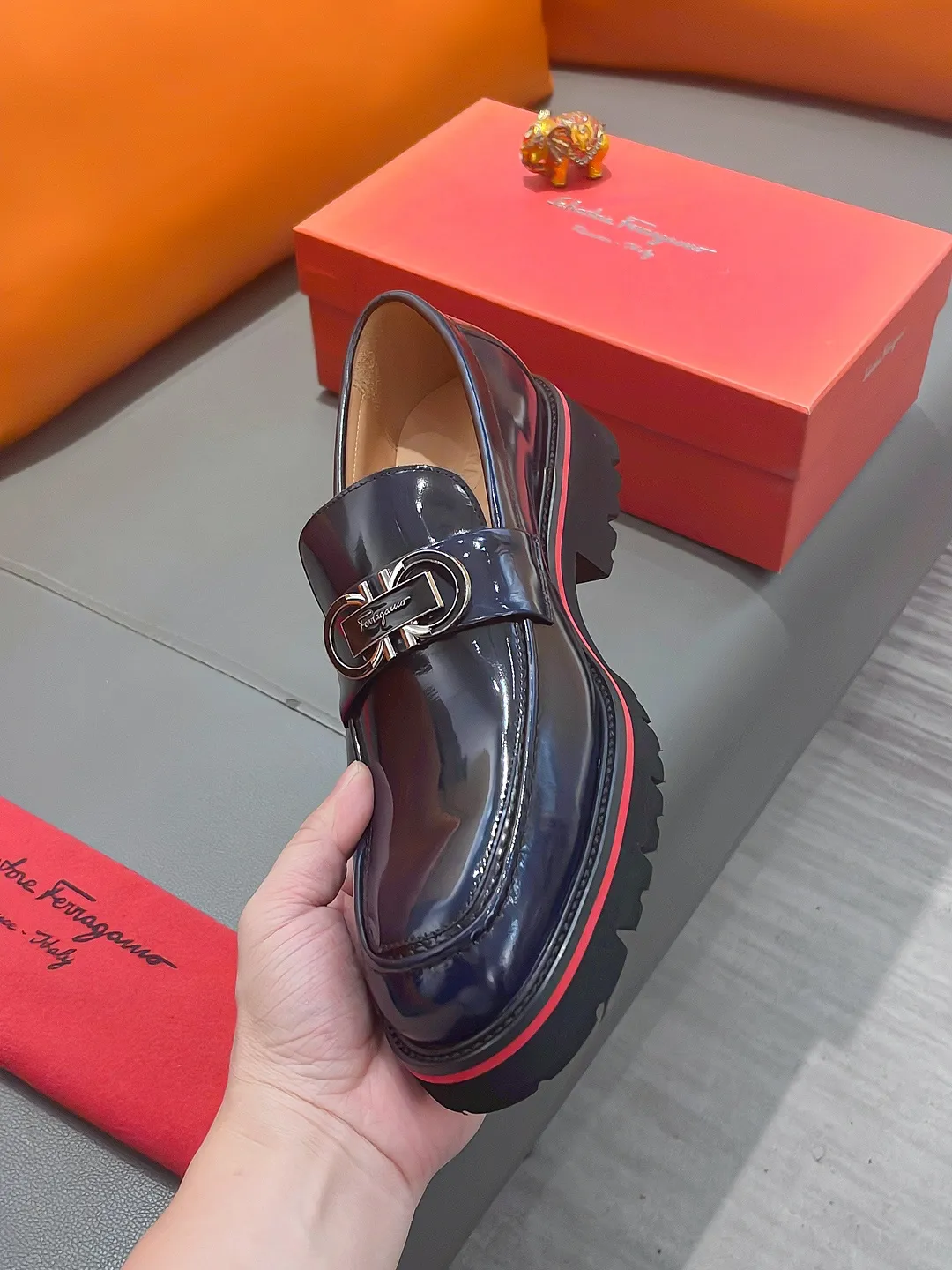 Men's shoes FERRAGAMO "Ferragamo" P540 Regular size: 39-44 (38, 45, 46, 47 customized) (suit shoes) Product materials: Selected first-layer cowhide upper, imported sheepskin lining; original outsole.